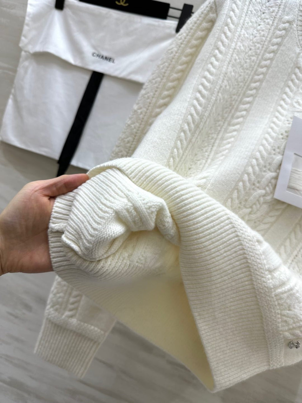 CHANEL 26S SWEATER 677