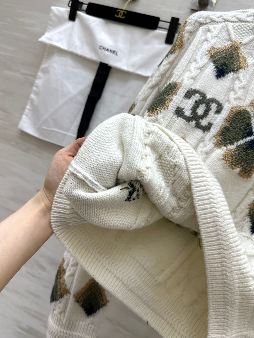 CHANEL 26S SWEATER 674