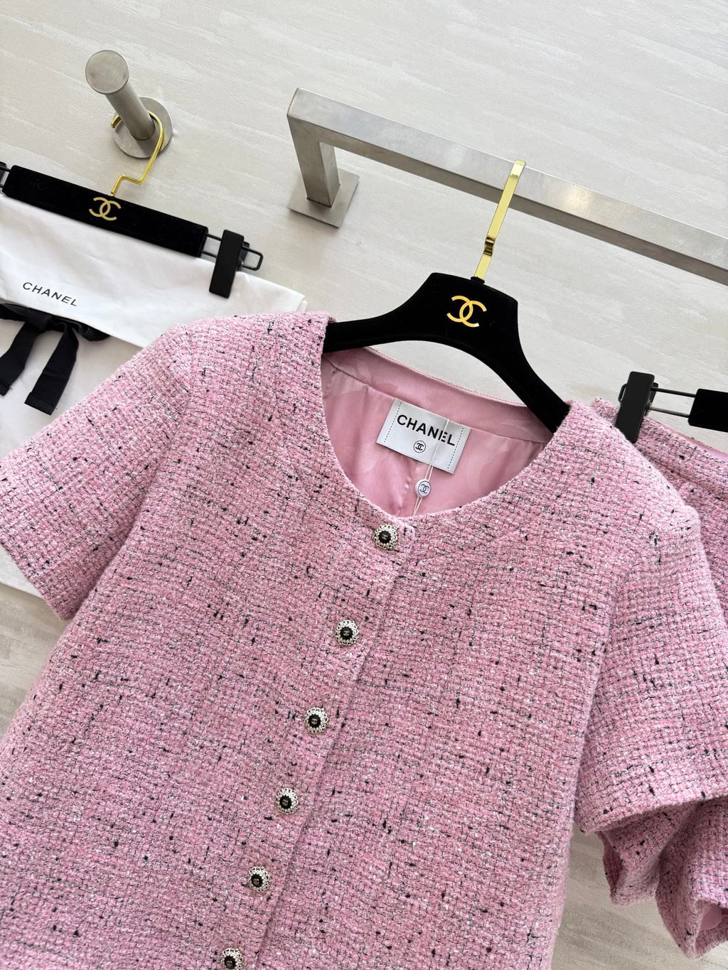 CHANEL 26S SHORT-SLEEVE WOOL TOP AND SHORTS SET 929