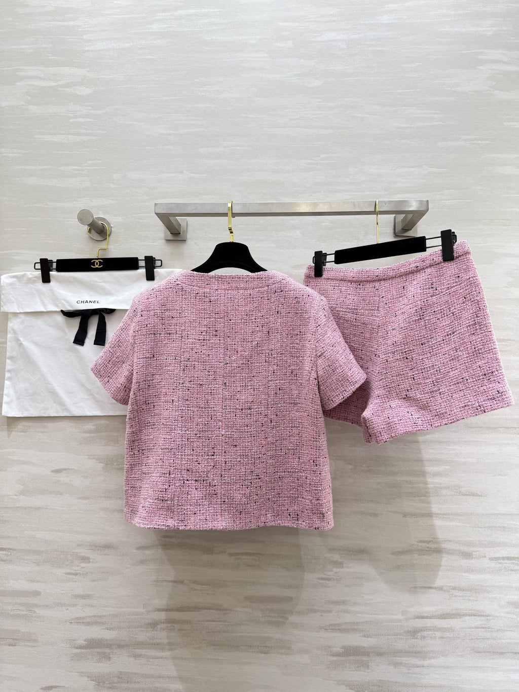 CHANEL 26S SHORT-SLEEVE WOOL TOP AND SHORTS SET 929