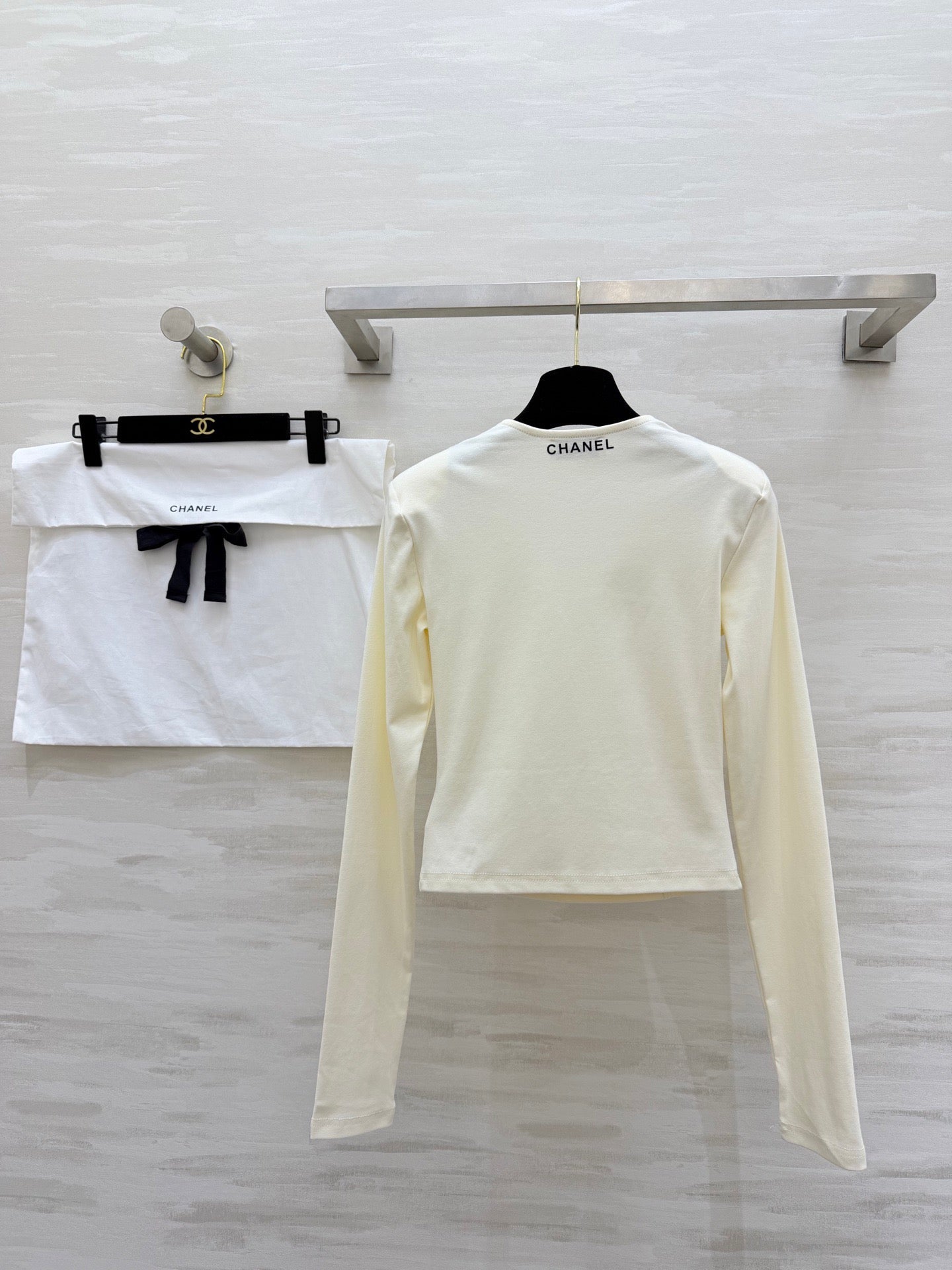 CHANEL 26S V-NECK SWEATSHIRT 974