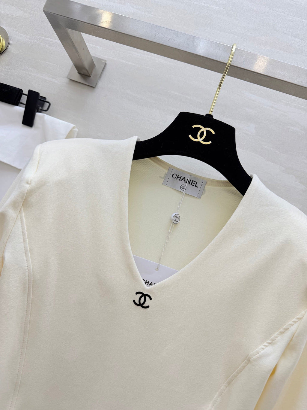 CHANEL 26S V-NECK SWEATSHIRT 974