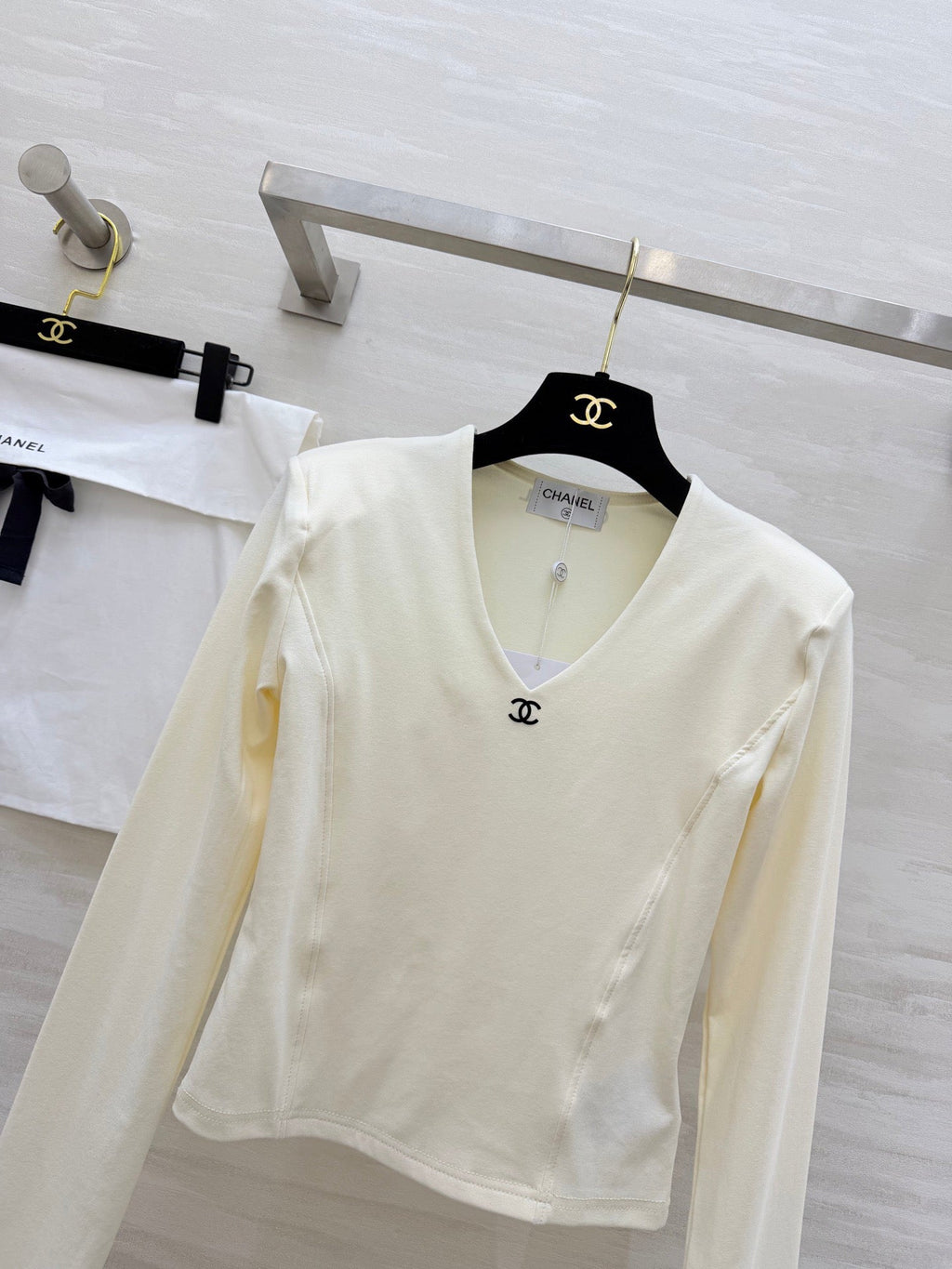 CHANEL 26S V-NECK SWEATSHIRT 974