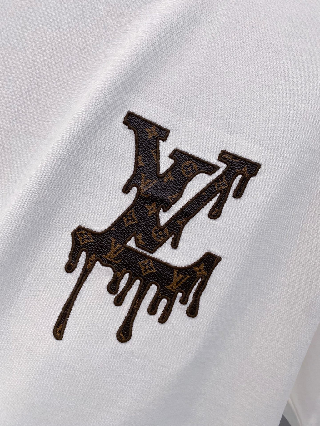 LV EMBROIDERED LOGO T-SHIRT IN WHITE COTTON 238831