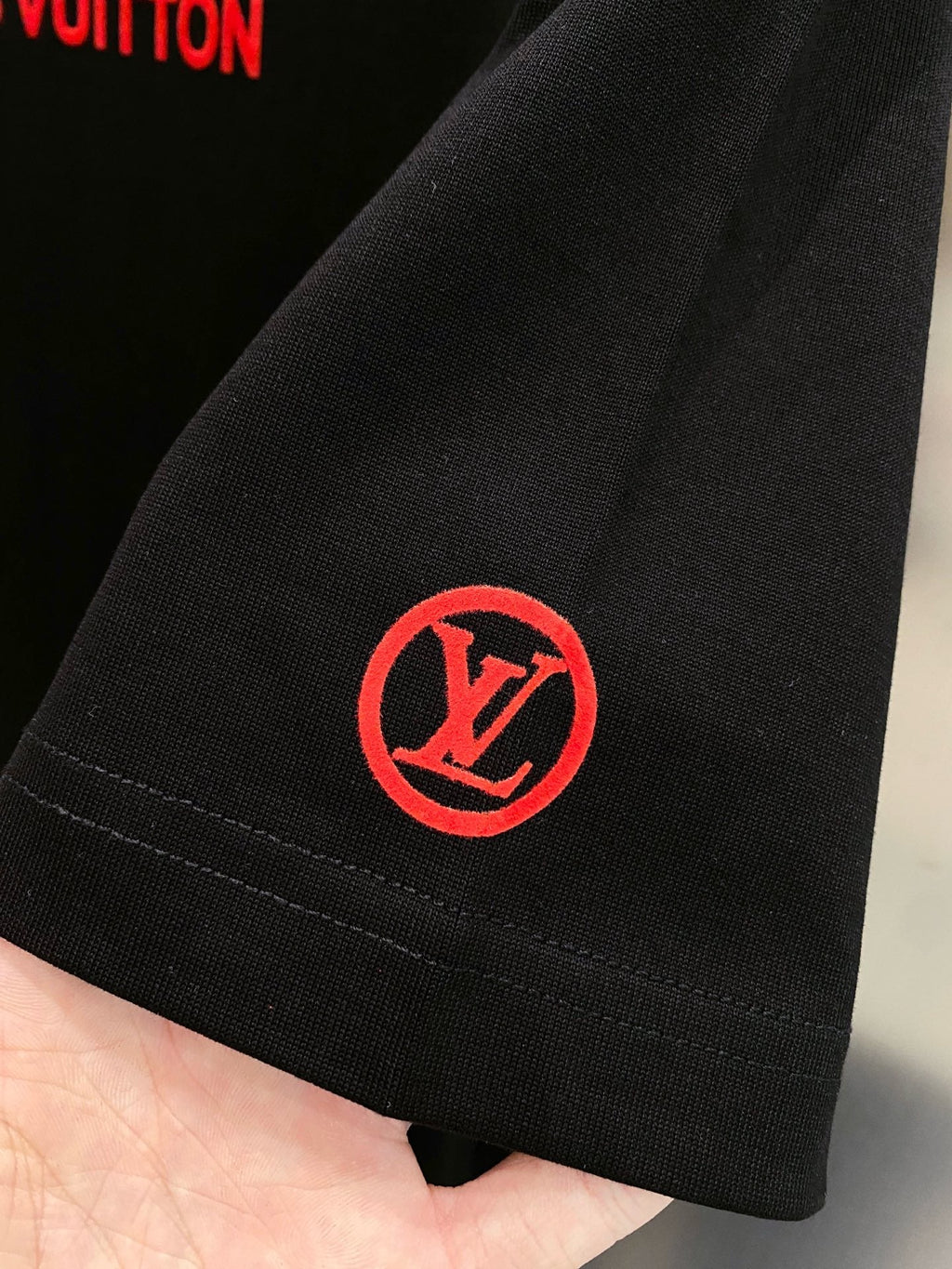 LV T-SHIRT IN BLACK COTTON RED LOGO 238833