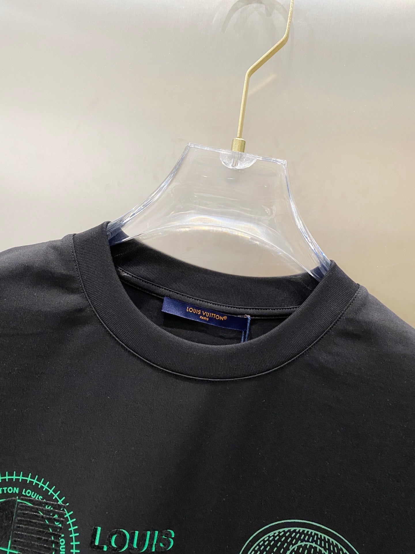 LV BLACK COTTON T-SHIRT GREEN LOGO PRINT 238842