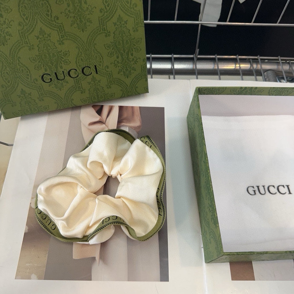 SCRUNCHIE IN CREAM AND GREEN TRIM SILK 432903