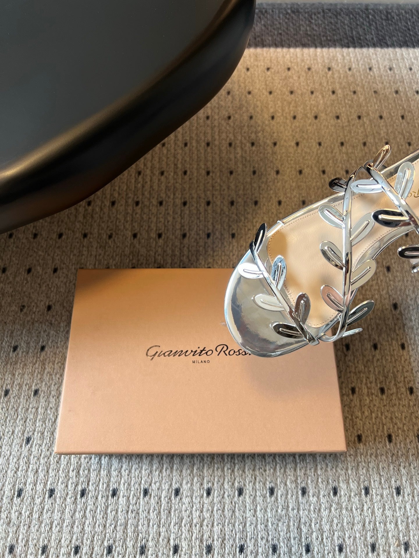 GIANVITO ROSSI 26S SANDALS IN SILVER LAMBSKIN