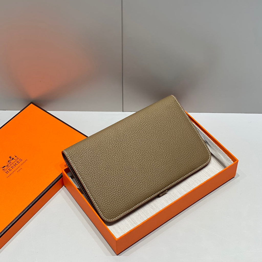 TOGO PASSPORT HOLDER 20 IN MOCHA BROWN CALFSKIN