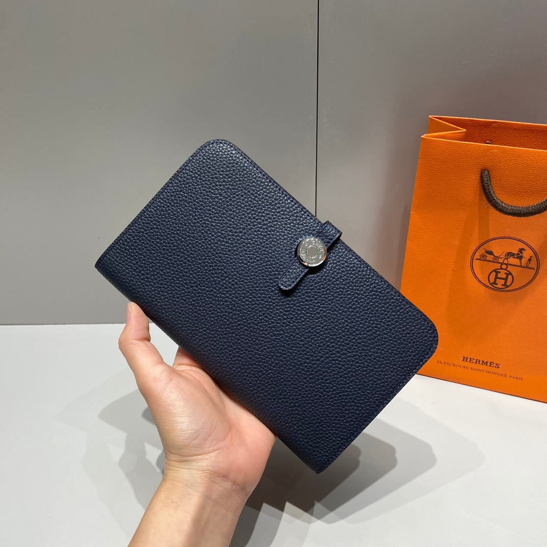 TOGO PASSPORT HOLDER 20 IN NAVY BLUE CALFSKIN
