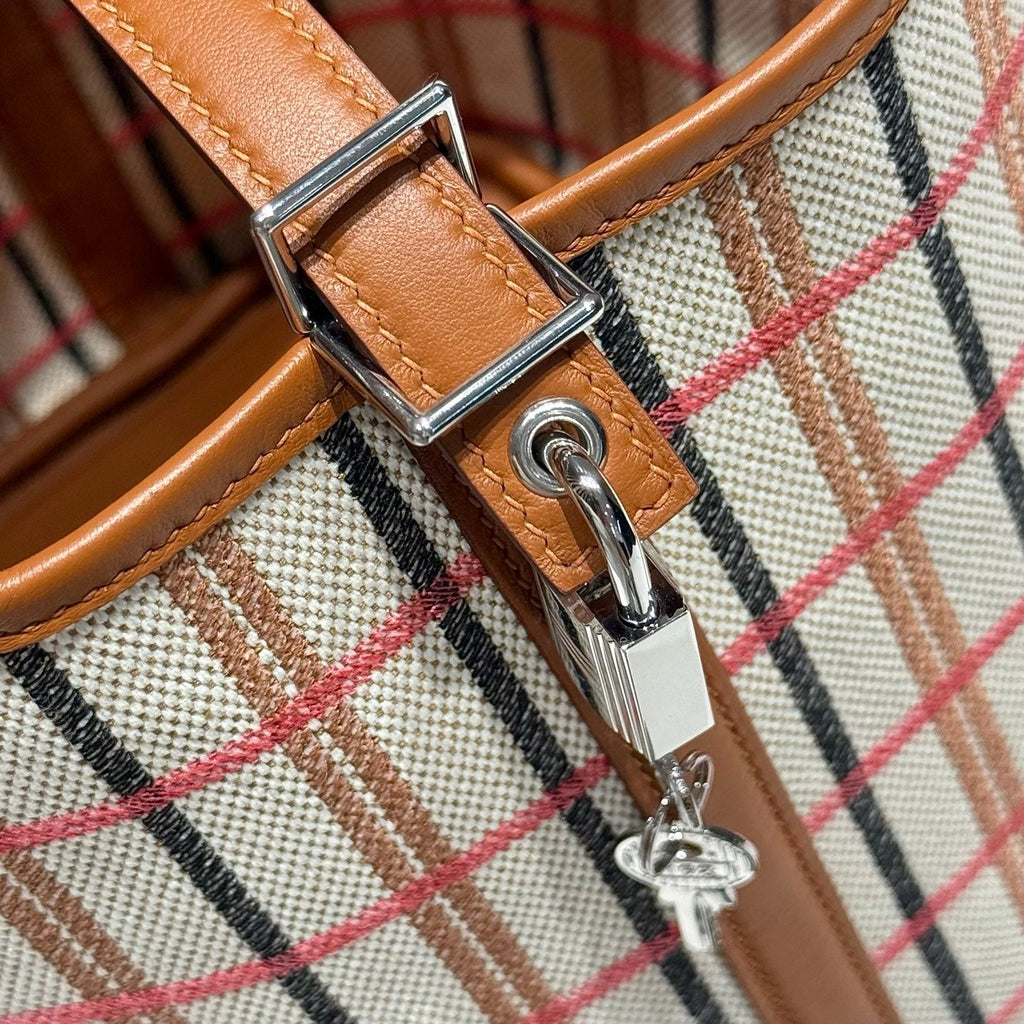 PICOTIN LOCK 18 BAG IN GOLD CALFSKIN ÉCRU/BEIGE/FAUVE/ROSE POP/NOIR EMBROIDERY PLAID CANVAS