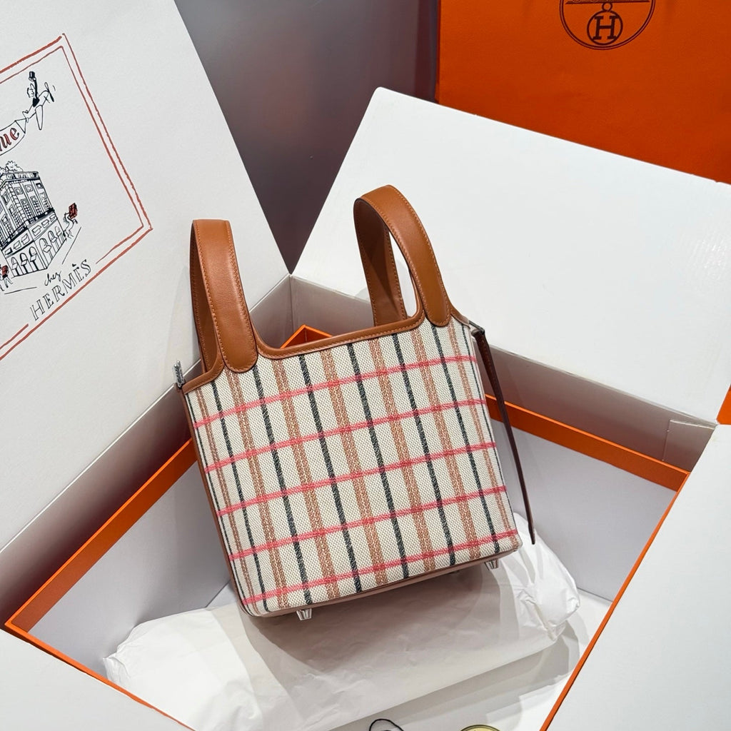 PICOTIN LOCK 18 BAG IN GOLD CALFSKIN ÉCRU/BEIGE/FAUVE/ROSE POP/NOIR EMBROIDERY PLAID CANVAS