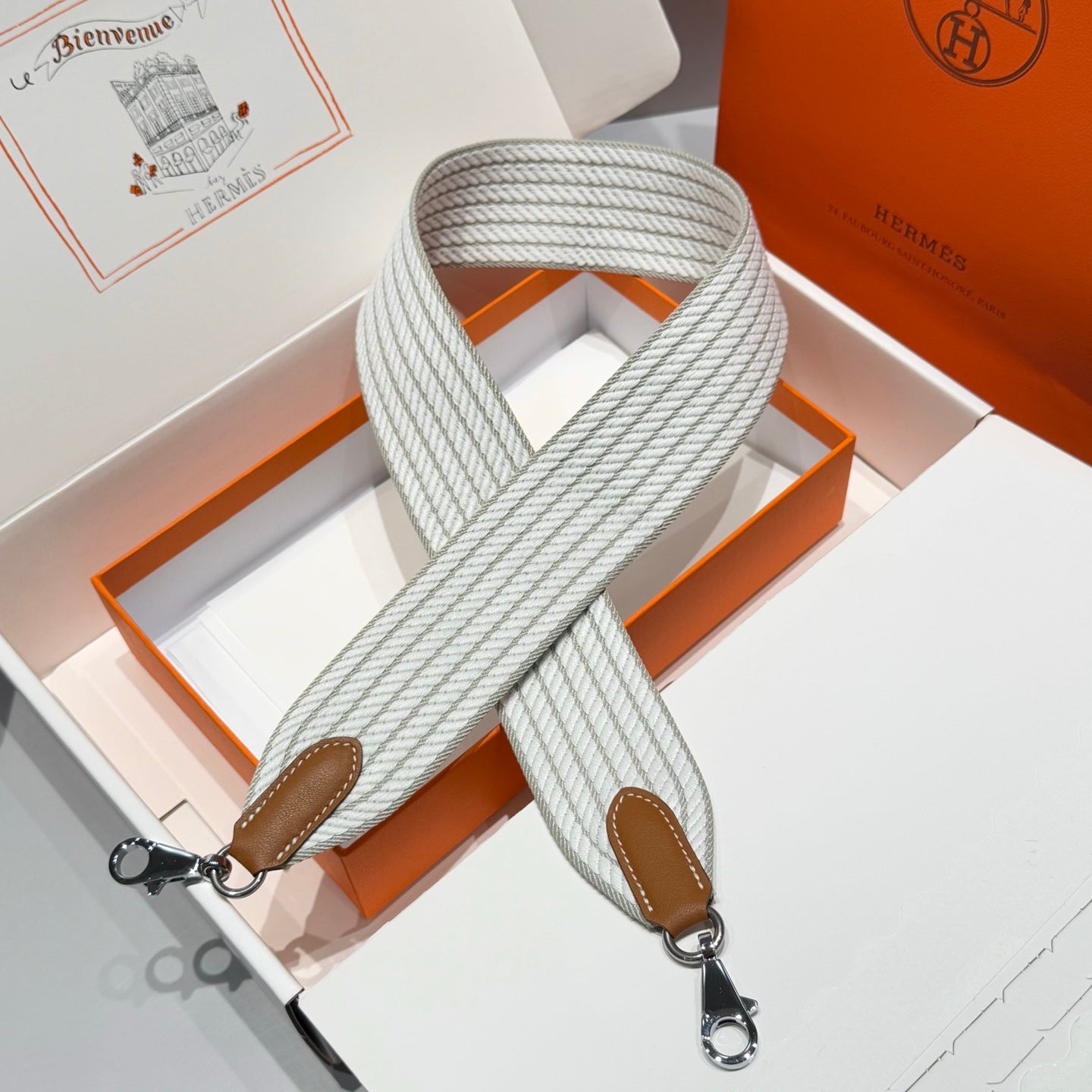 25S HERMES BAG STRAP GRAY AND WHITE PATTERN 85 IN CANVAS SILVER HARDWARE