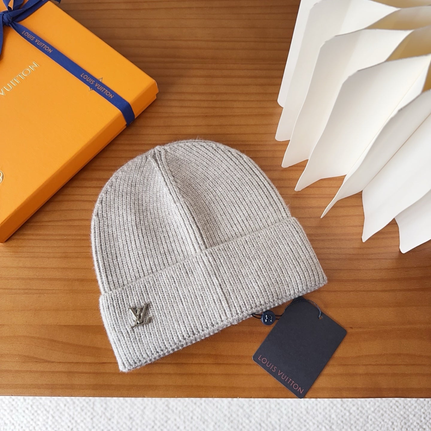 BEANIE HAT IN LIGHT GREY WOOL 875292