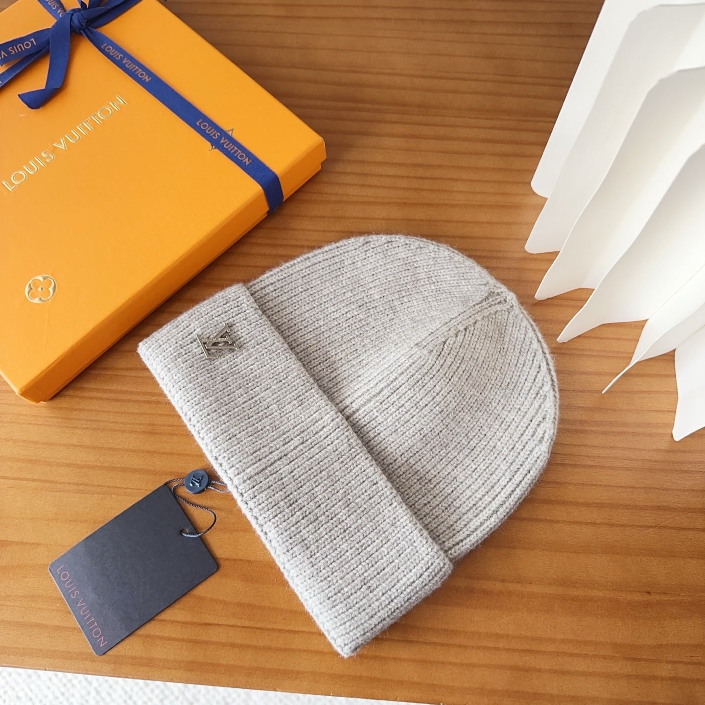 BEANIE HAT IN LIGHT GREY WOOL 875292