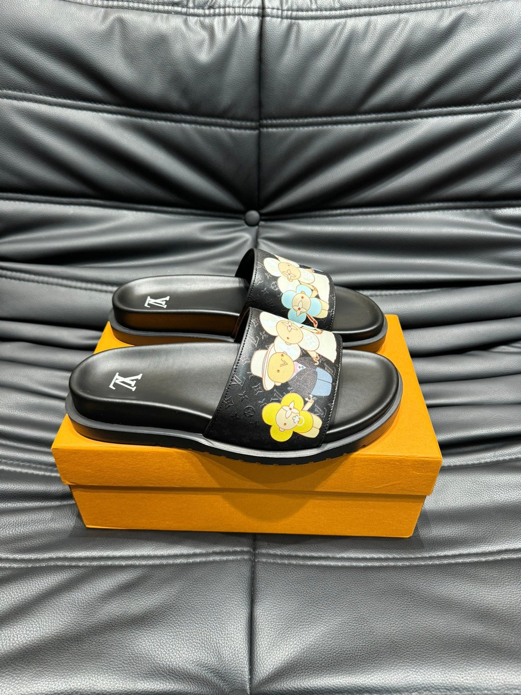 LV SLIPPERS IN BLACK MONOGRAM CALFSKIN