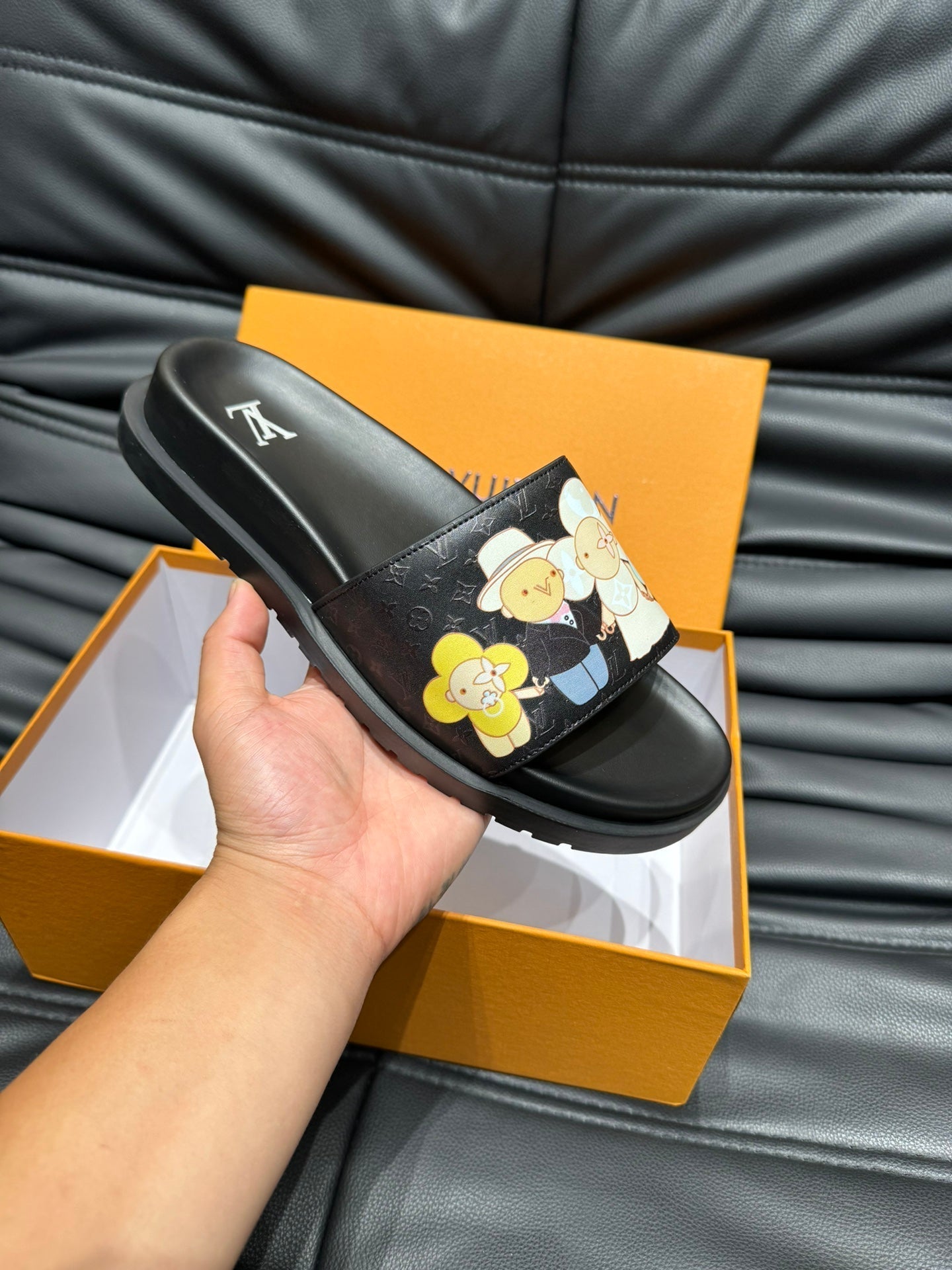 LV SLIPPERS IN BLACK MONOGRAM CALFSKIN