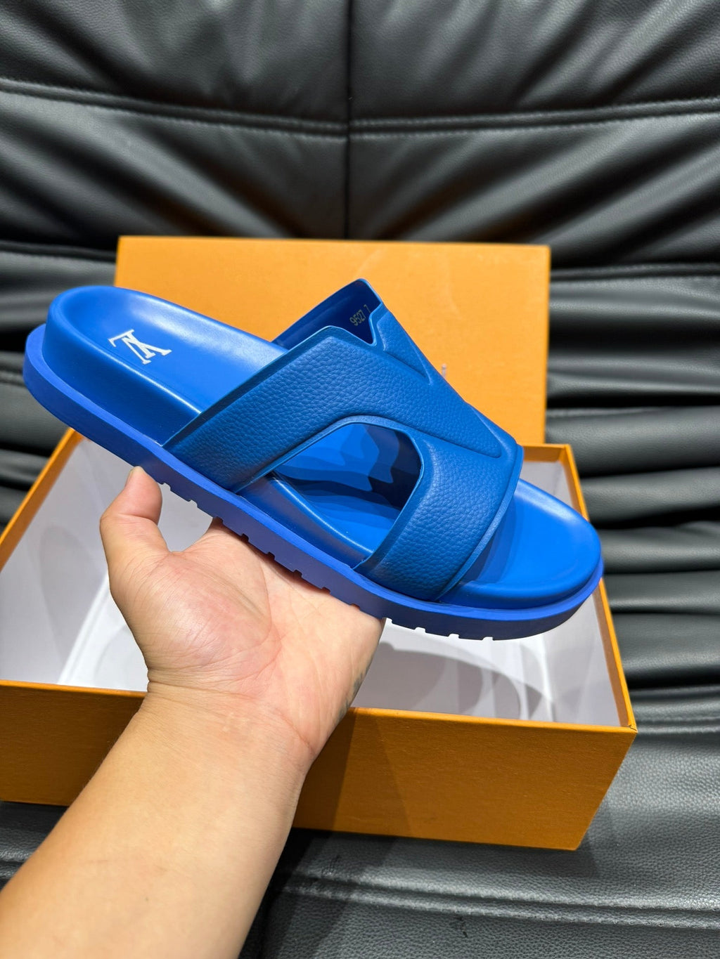 LV OASIS MULE IN COBALT BLUE CALFSKIN