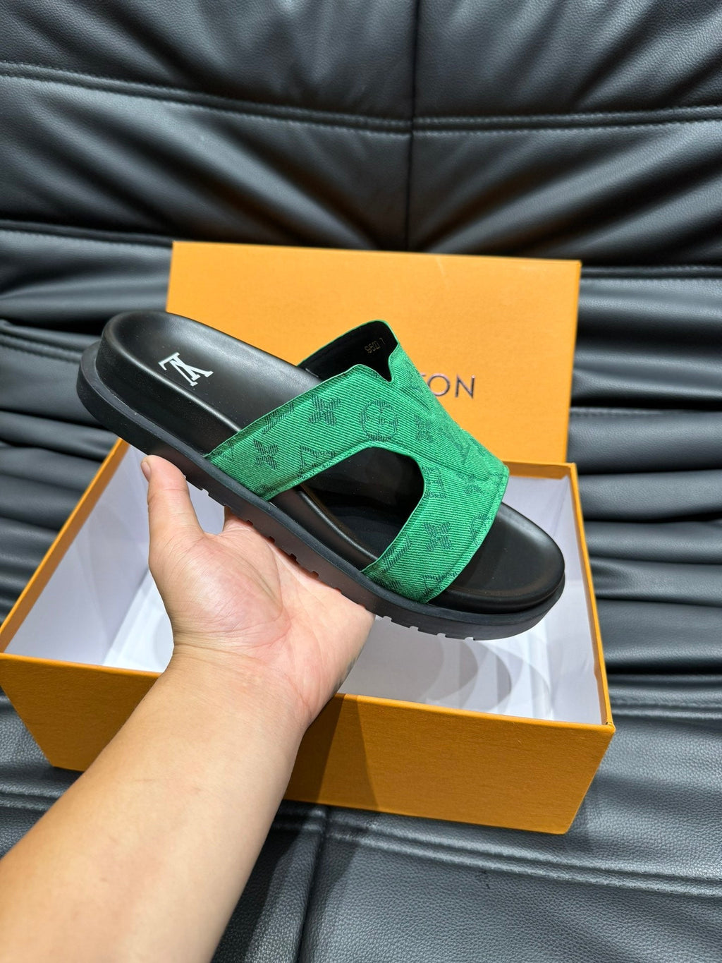 LV OASIS MULE IN EMERALD GREEN MONOGRAM JACQUARD