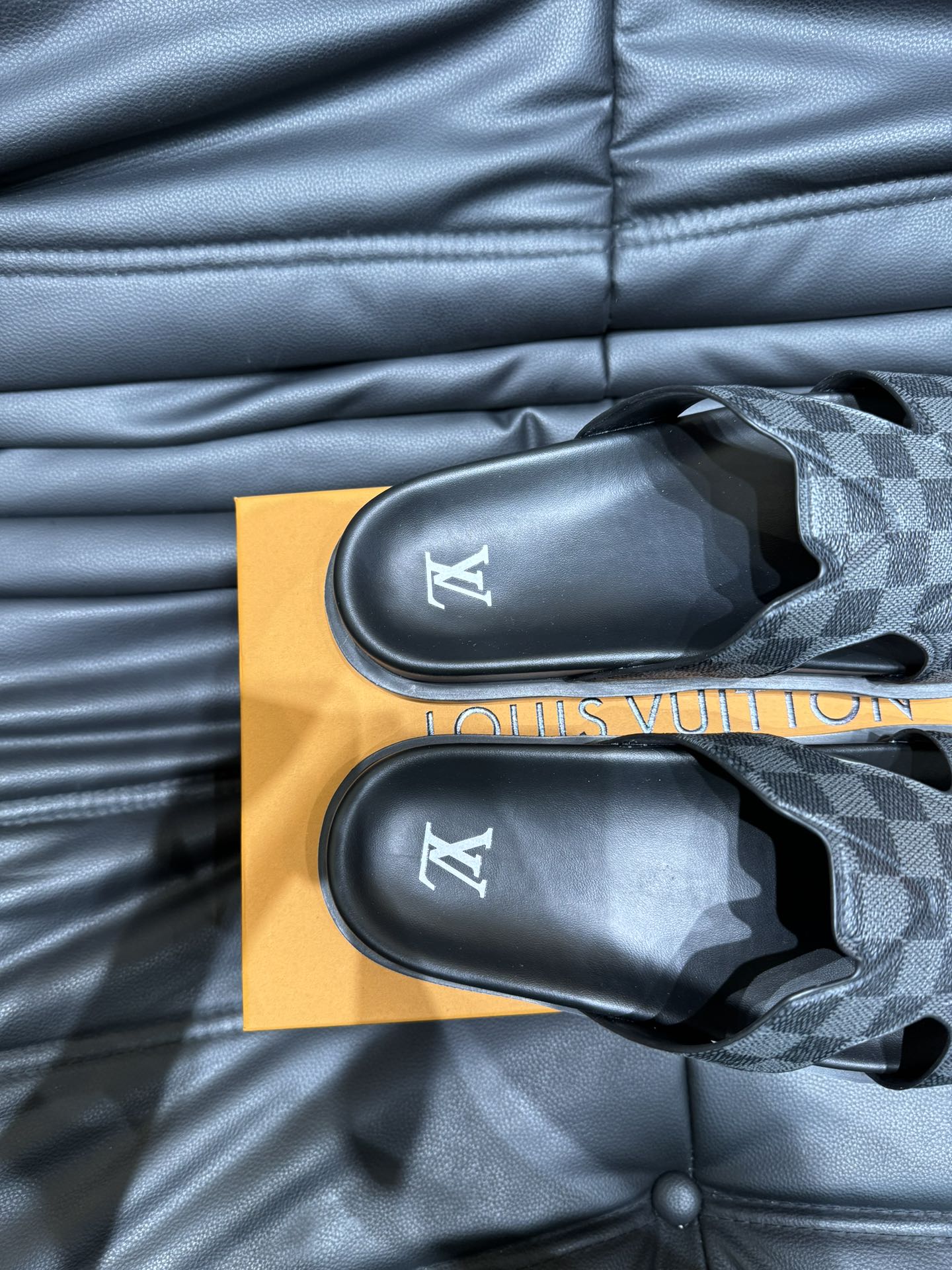 LV OASIS MULE IN BLACK DAMIER CALFSKIN