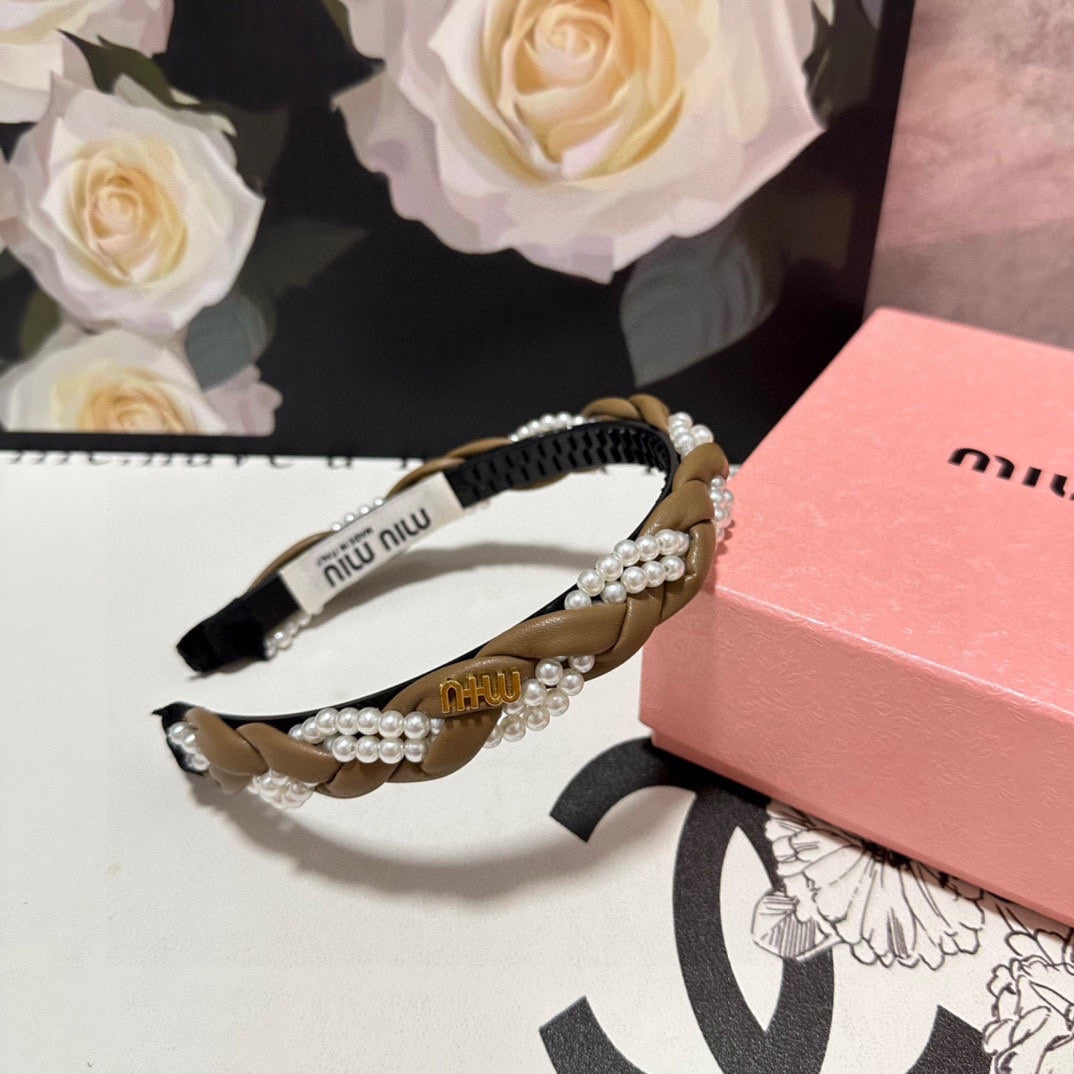 HEADBAND IN GOLDEN BROWN CALFSKIN MIX PEARL CHAIN 347679