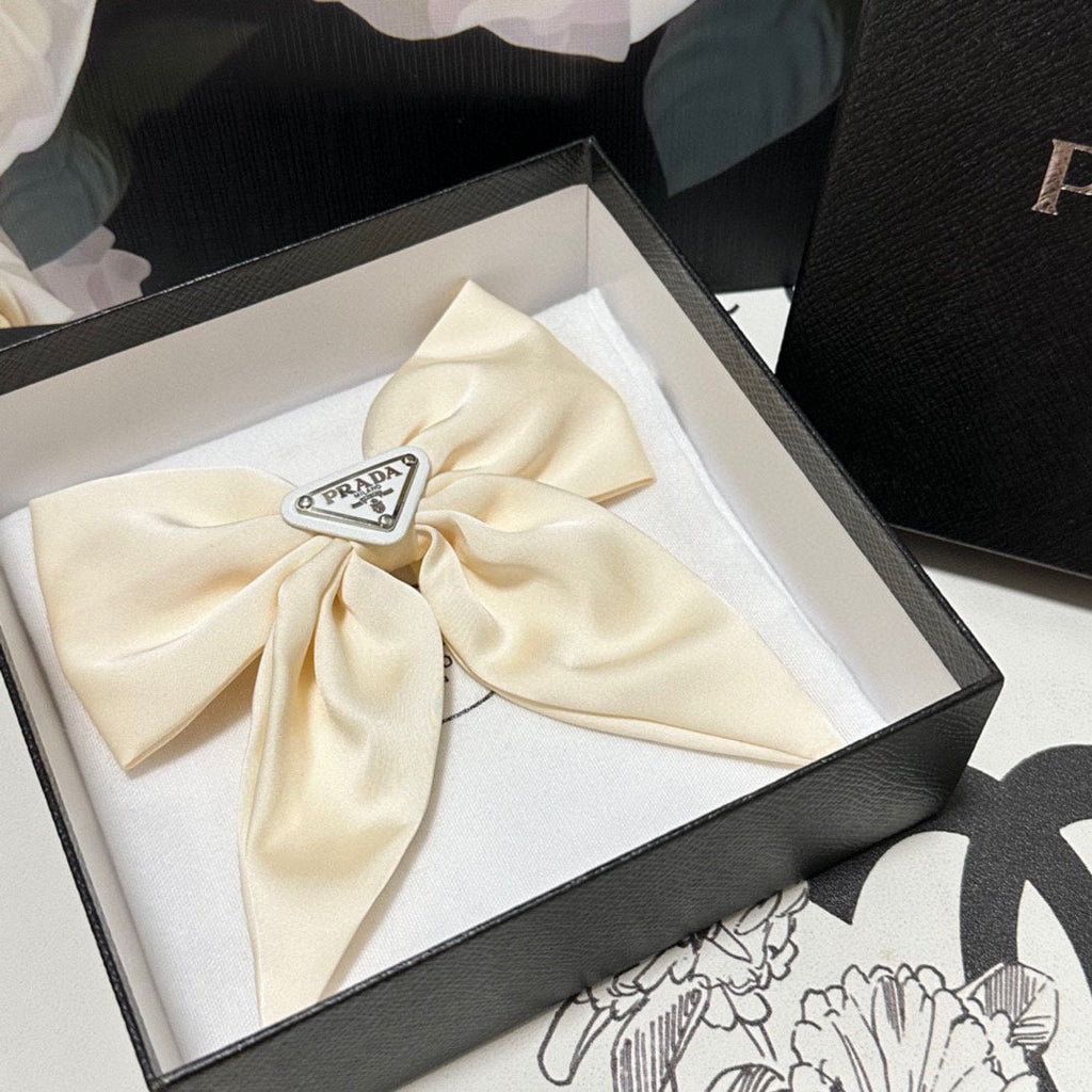 BOW-KNOT HAIR CLIP IN EGG SHELL SILK 358294