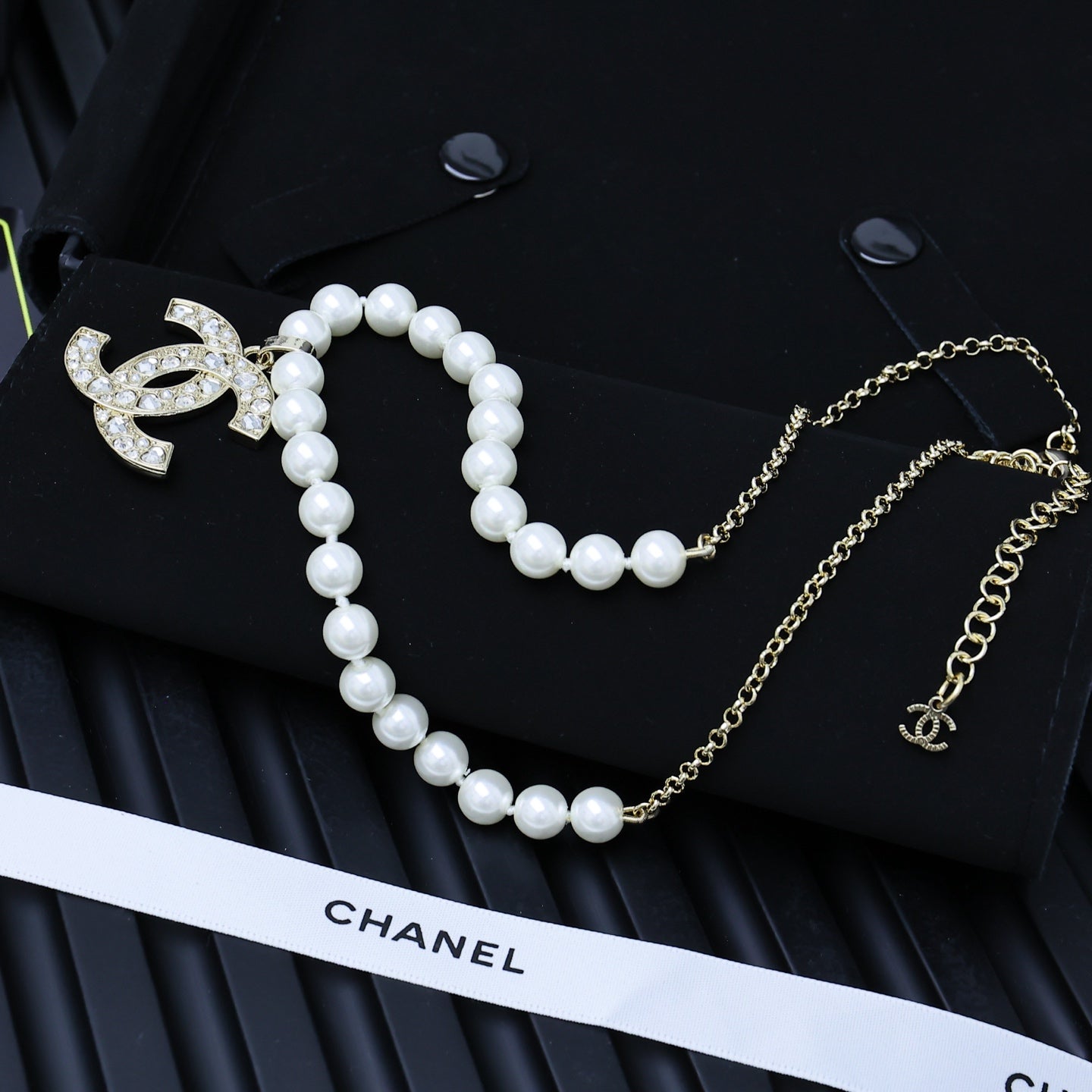 25P PEARL NECKLACE IN LIGHT GOLD STAR & HEART DOUBLE C PENDANT