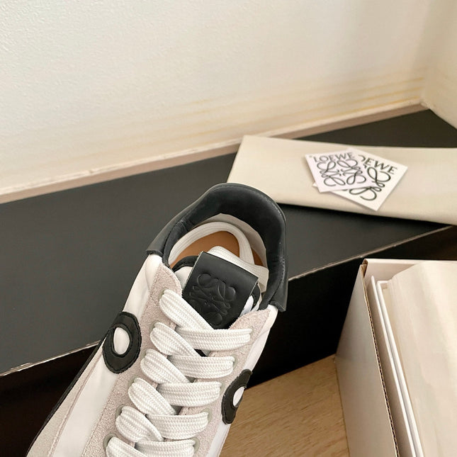 LOEWE 26S FLOW RUNNER SNEAKER IN LIGHT GRAY SUEDE AND BLACK SHEEPSKIN