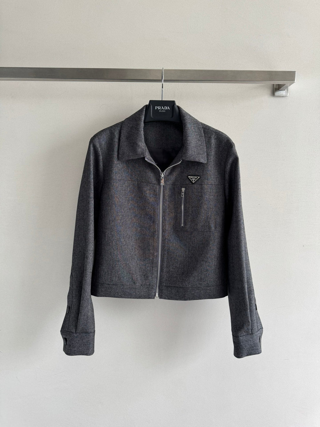 PRADA 26S SUIT 650