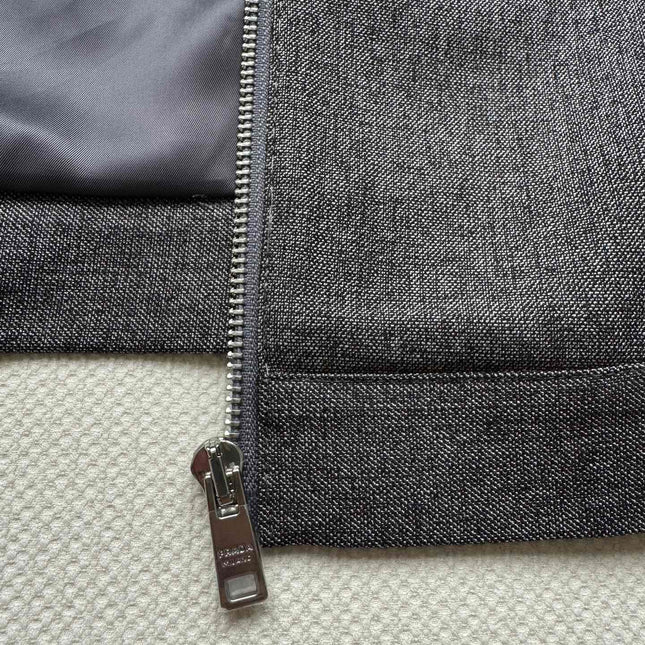 PRADA 26S SUIT 650
