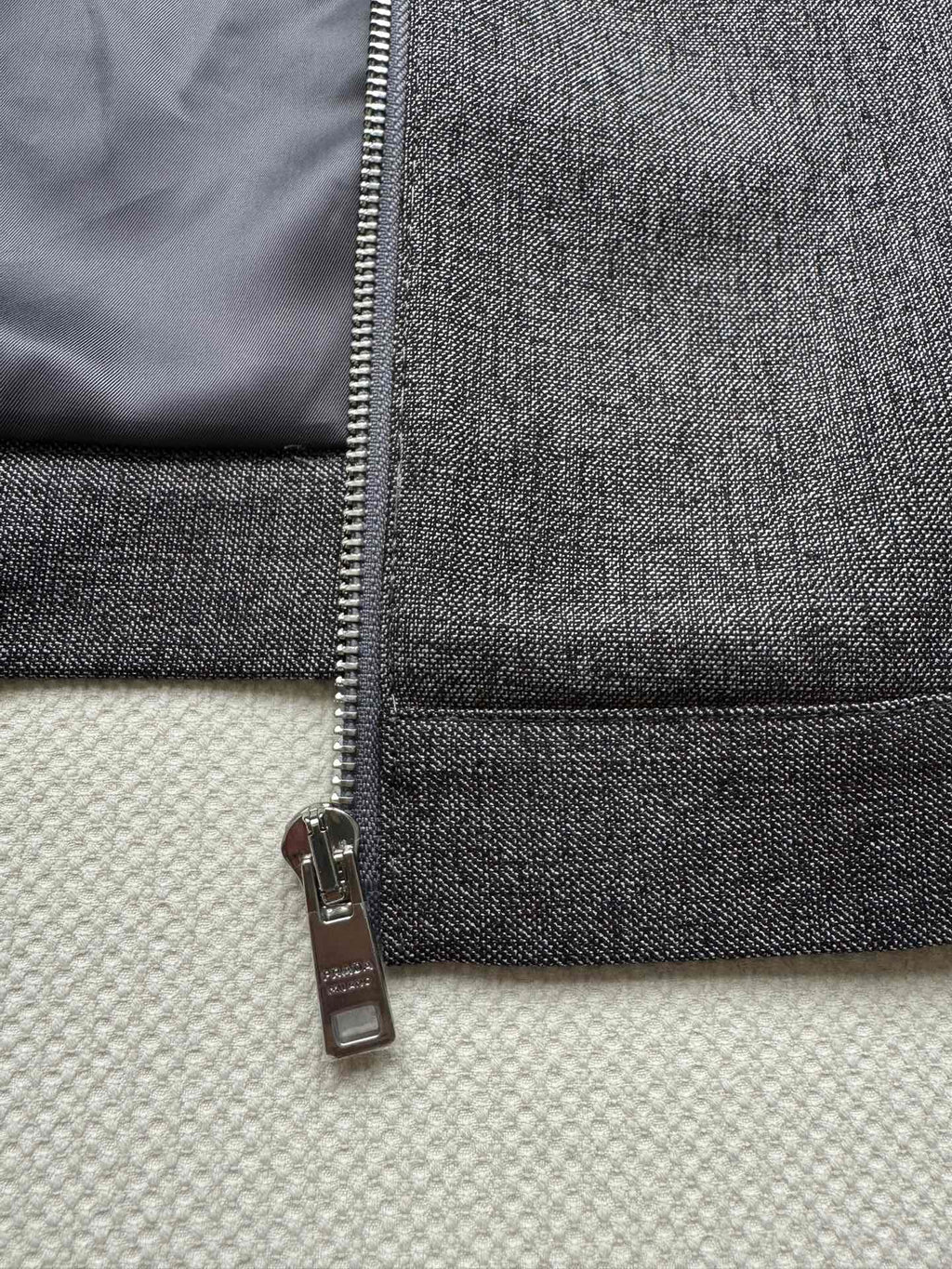 PRADA 26S SUIT 650