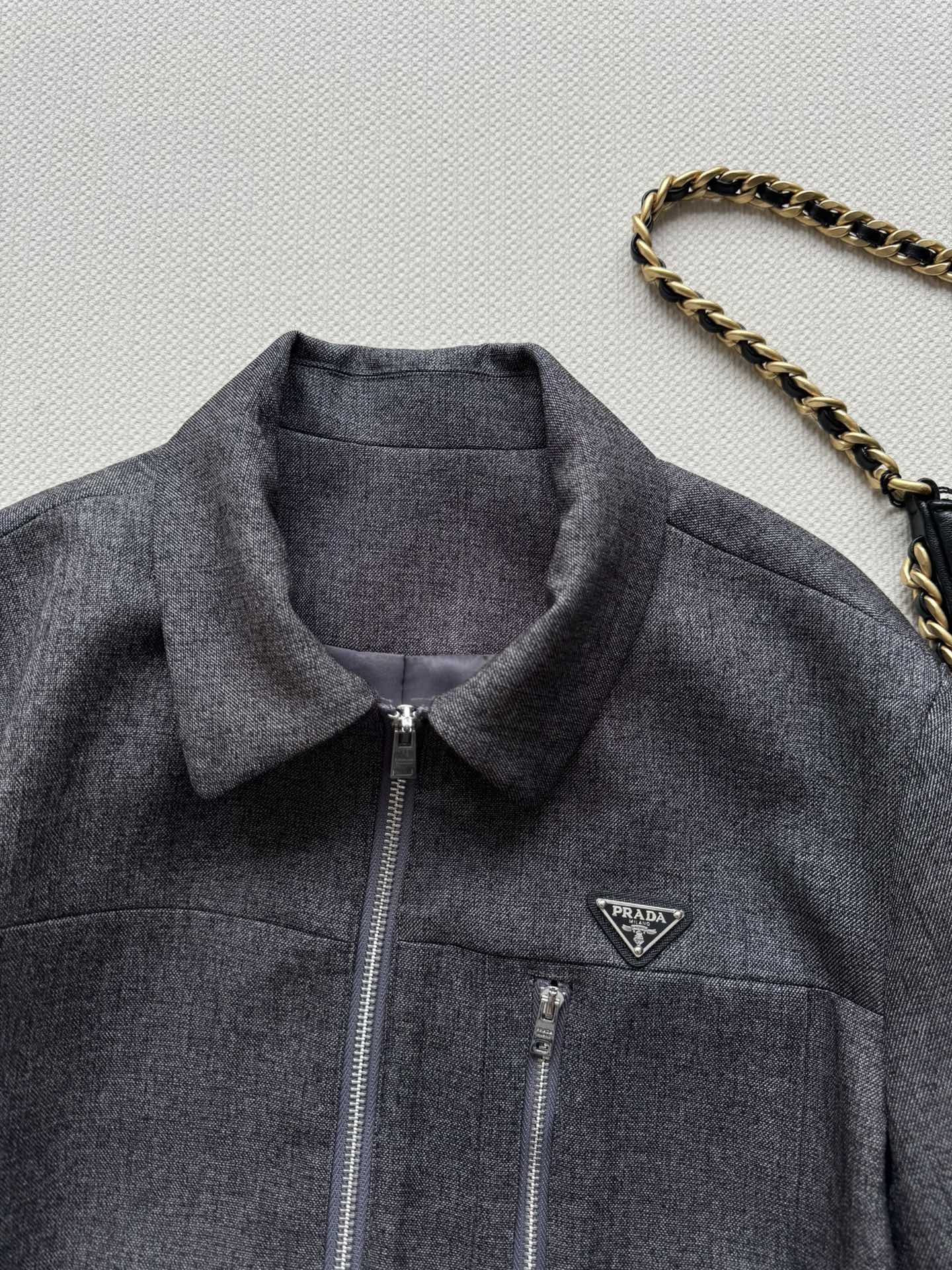 PRADA 26S SUIT 650