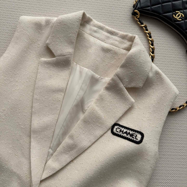 CHANEL 26S SLEEVELESS BLAZER 709