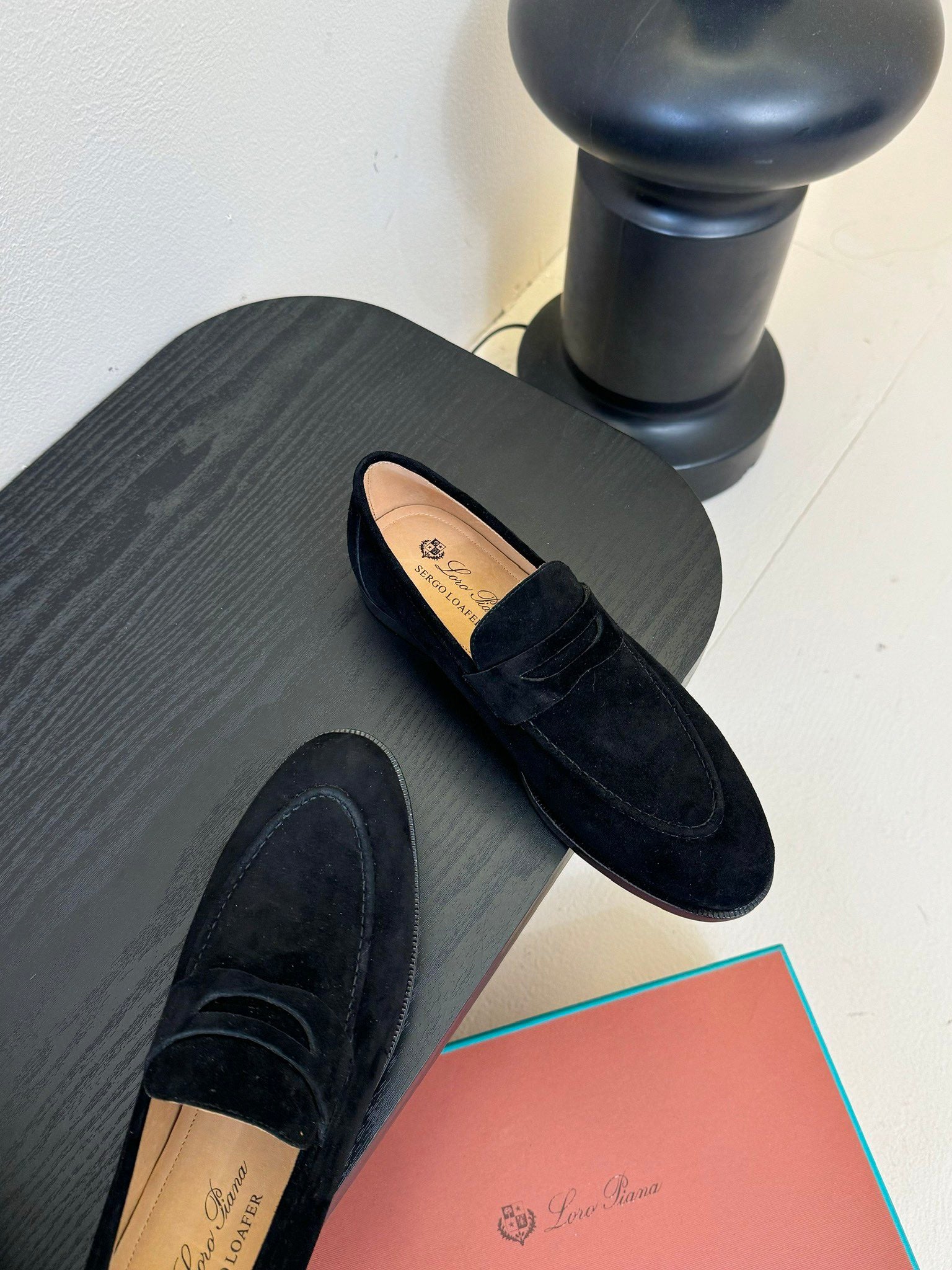 CLASSIC LOAFERS IN BLACK SUEDE