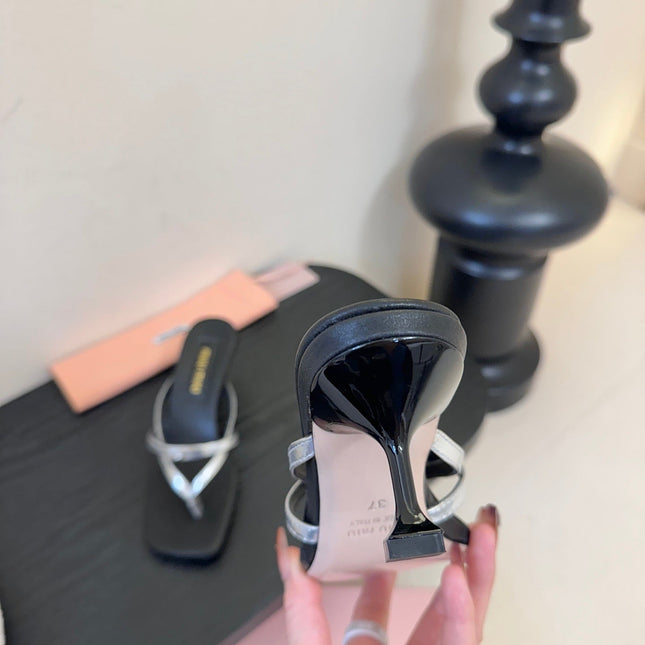MIUMIU 26S LOW-HEEL THONG SANDALS IN BLACK AND SILVER CALFSKIN