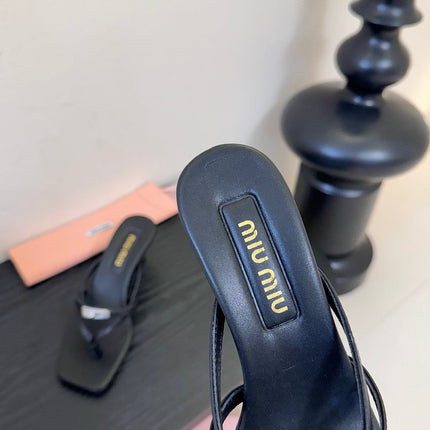MIUMIU 26S LOW-HEEL THONG SANDALS IN BLACK CALFSKIN