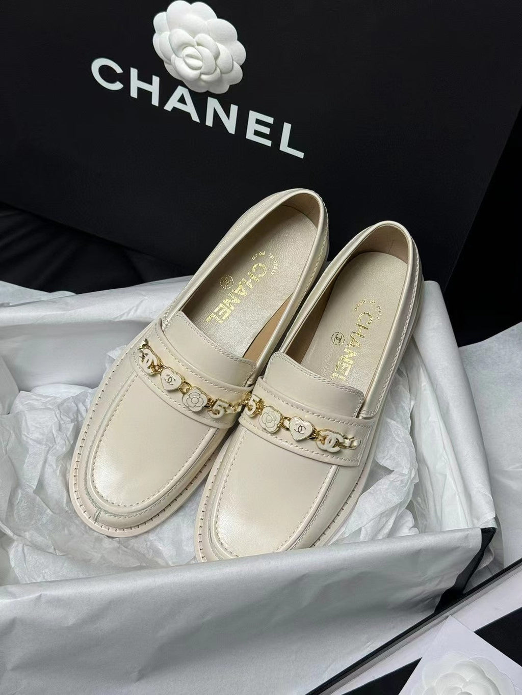 CC LOAFERS WHITE QUILTED CALFSKIN