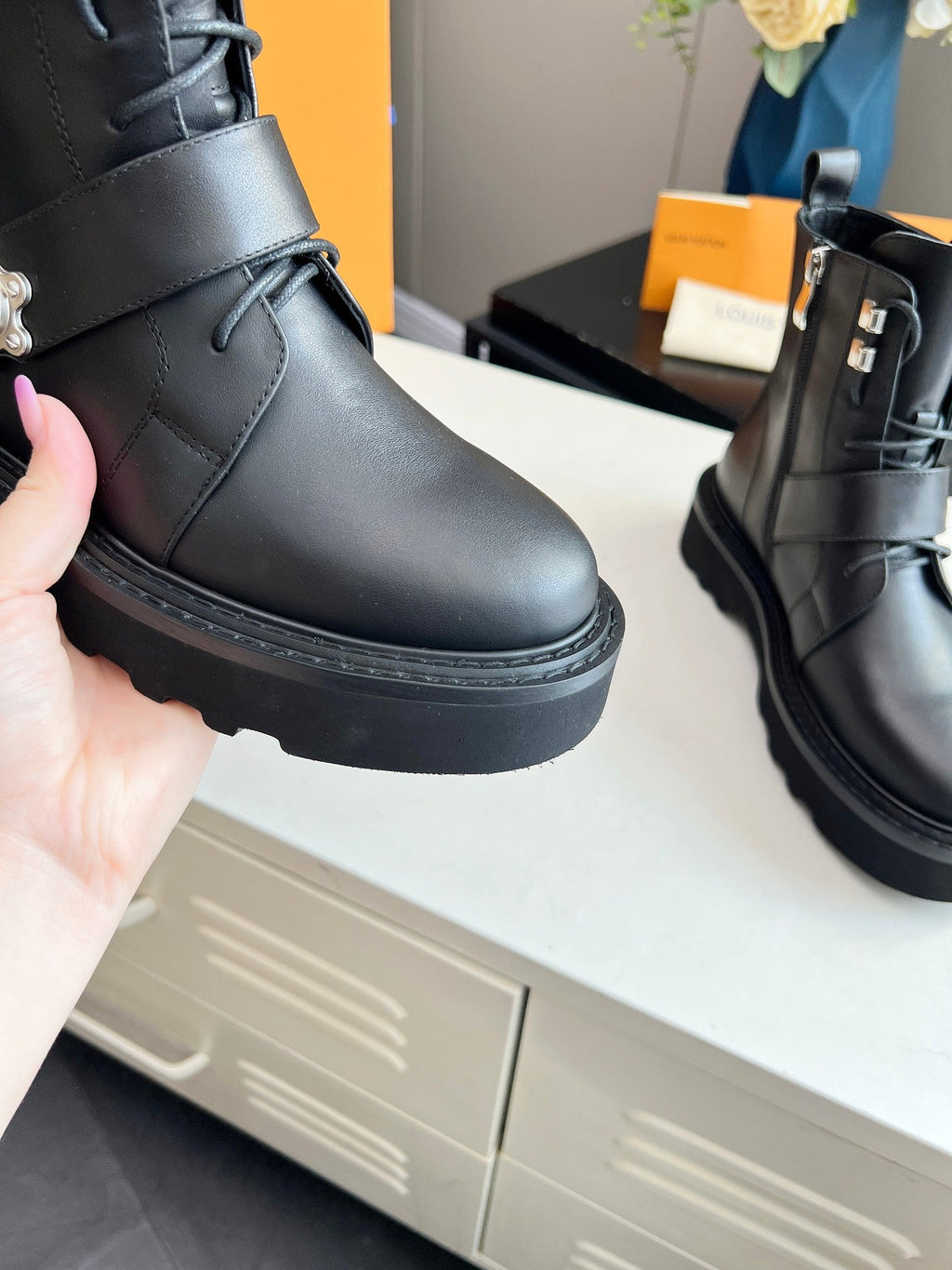 LV WOMEN'S BEAUBOURG ANKLE BOOT IN BLACK CALFSKIN