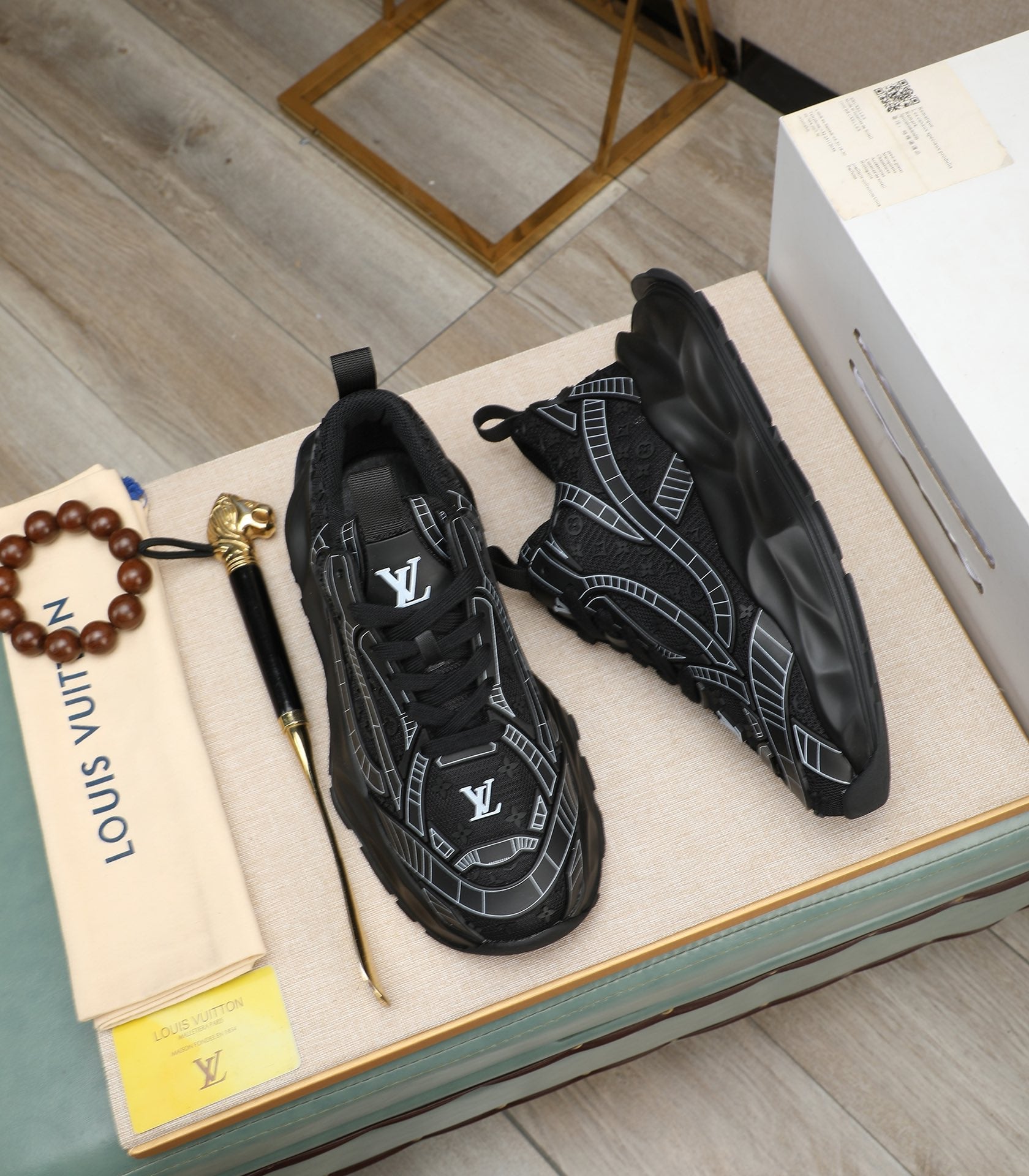 LV TRAINER IN BLACK CALFSKIN AND BREATHABLE MESH