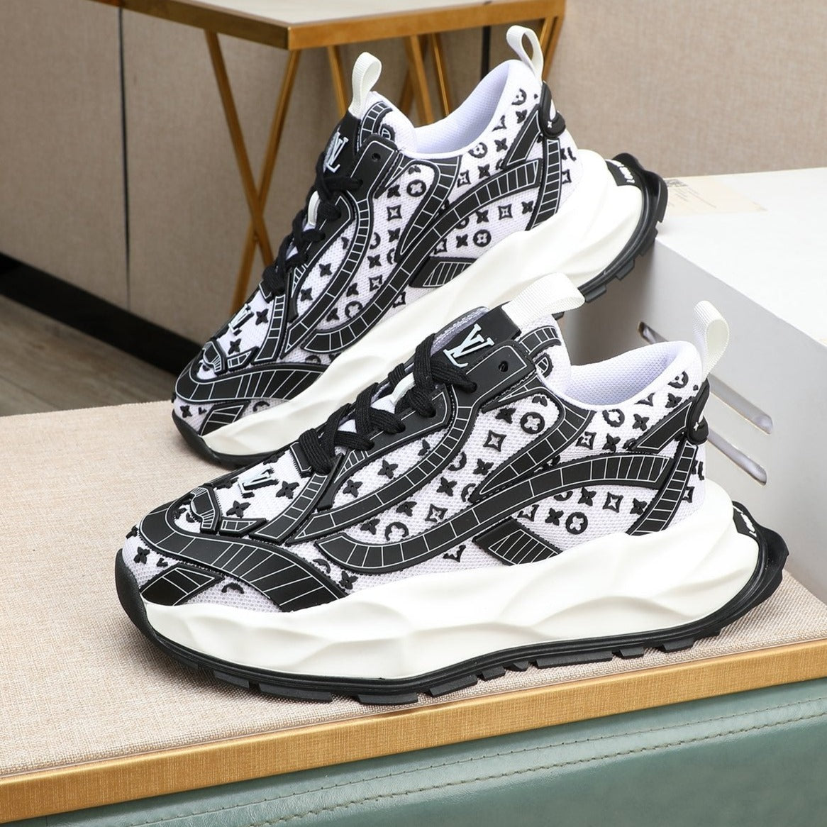 LV TRAINER WHITE MIX BLACK CALFSKIN AND BREATHABLE MESH