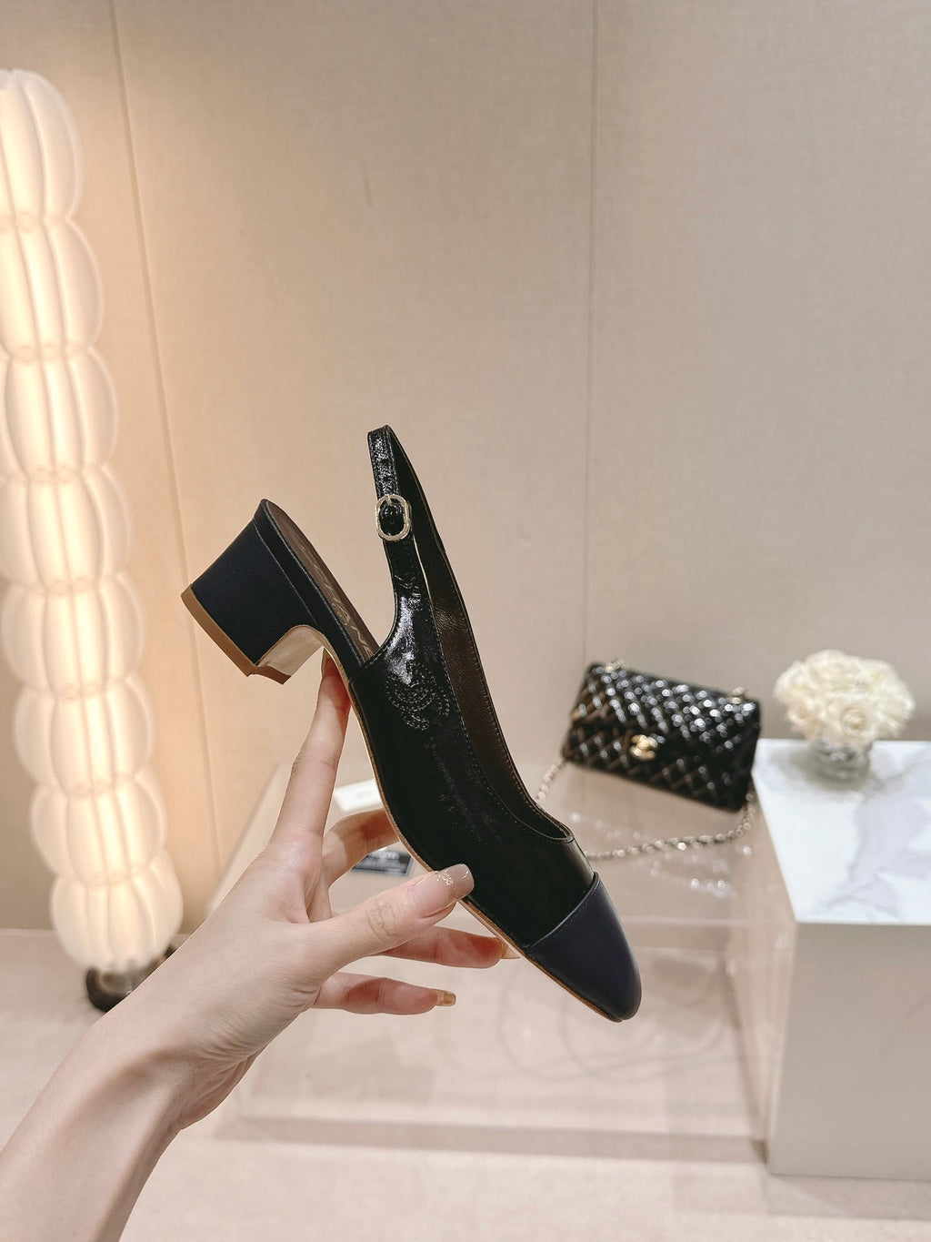 SLINGBACKS IN BLACK SHEEPSKIN