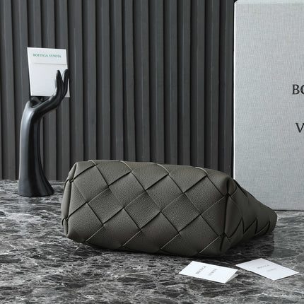 BOTTEGA VENETA 25S DIAGO HOBO 39 IN VERY DEEP OLIVE CALFSKIN