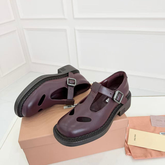 MIUMIU 26S SANDAL 35MM IN DARK RED BROWN CALFSKIN WITH STYLIZED T-STRING