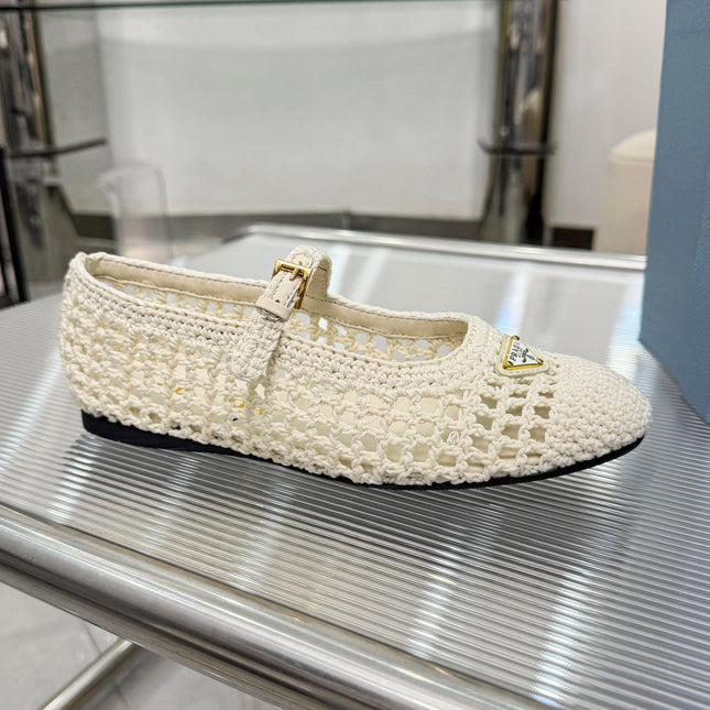 PRADA 26S MARY JANE FLATS IN CREAM WHITE WOVEN RAFFIA WITH TRIANGLE LOGO