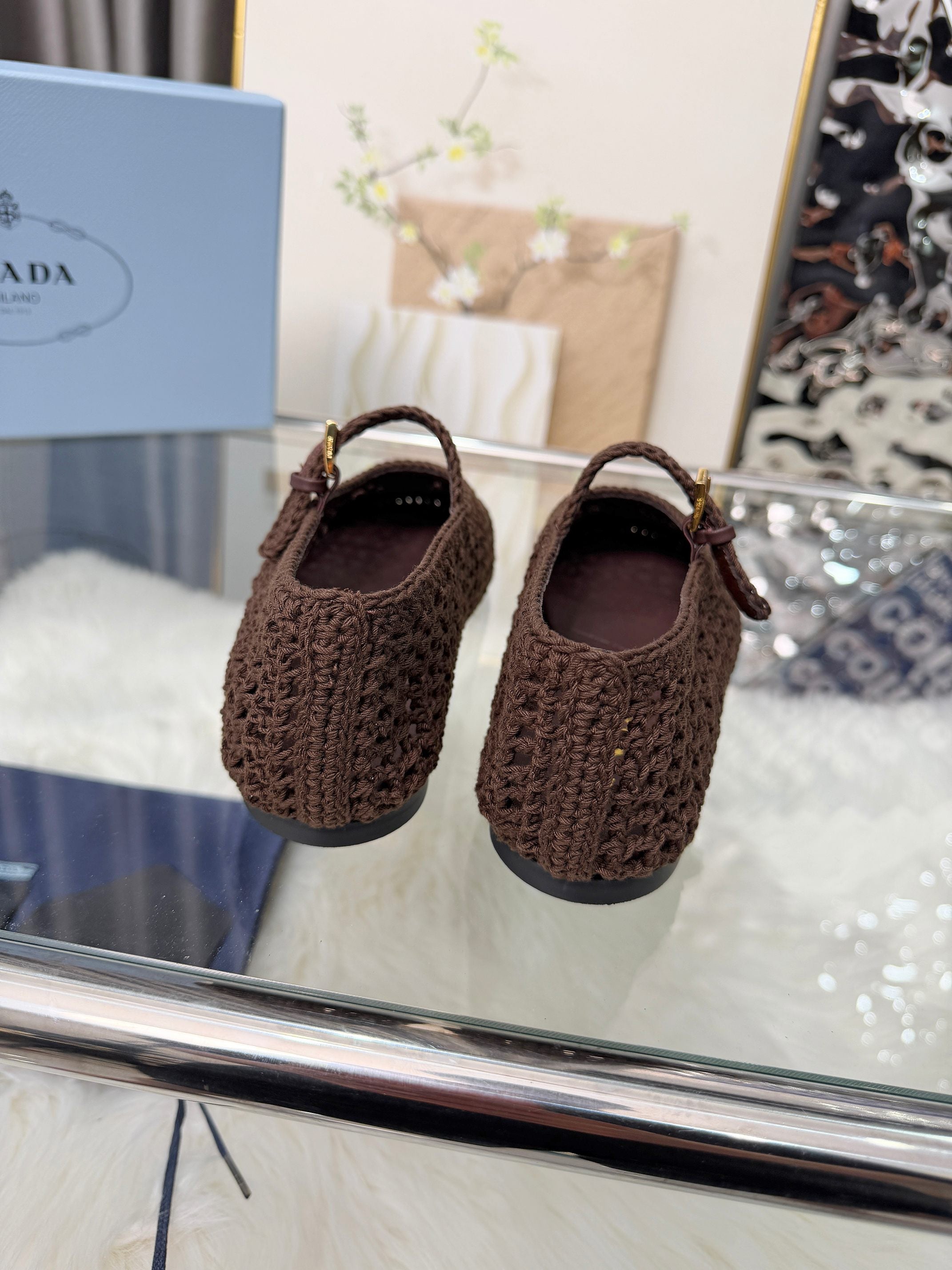 PRADA 26S MARY JANE FLATS IN DARK BROWN WOVEN RAFFIA WITH TRIANGLE LOGO