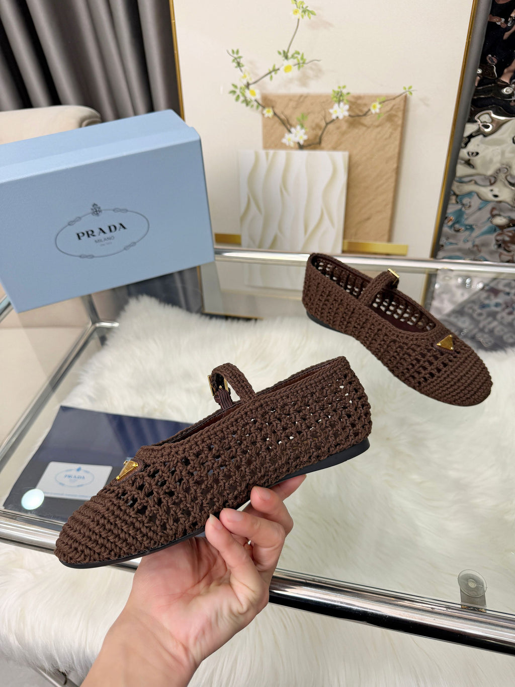 PRADA 26S MARY JANE FLATS IN DARK BROWN WOVEN RAFFIA WITH TRIANGLE LOGO
