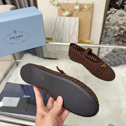 PRADA 26S MARY JANE FLATS IN DARK BROWN WOVEN RAFFIA WITH TRIANGLE LOGO