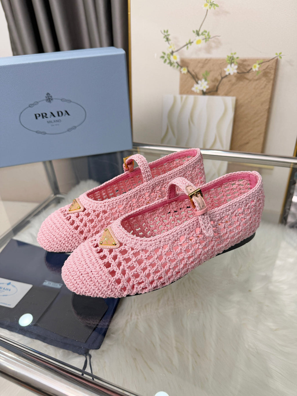 PRADA 26S MARY JANE FLATS IN PINK WOVEN RAFFIA WITH TRIANGLE LOGO