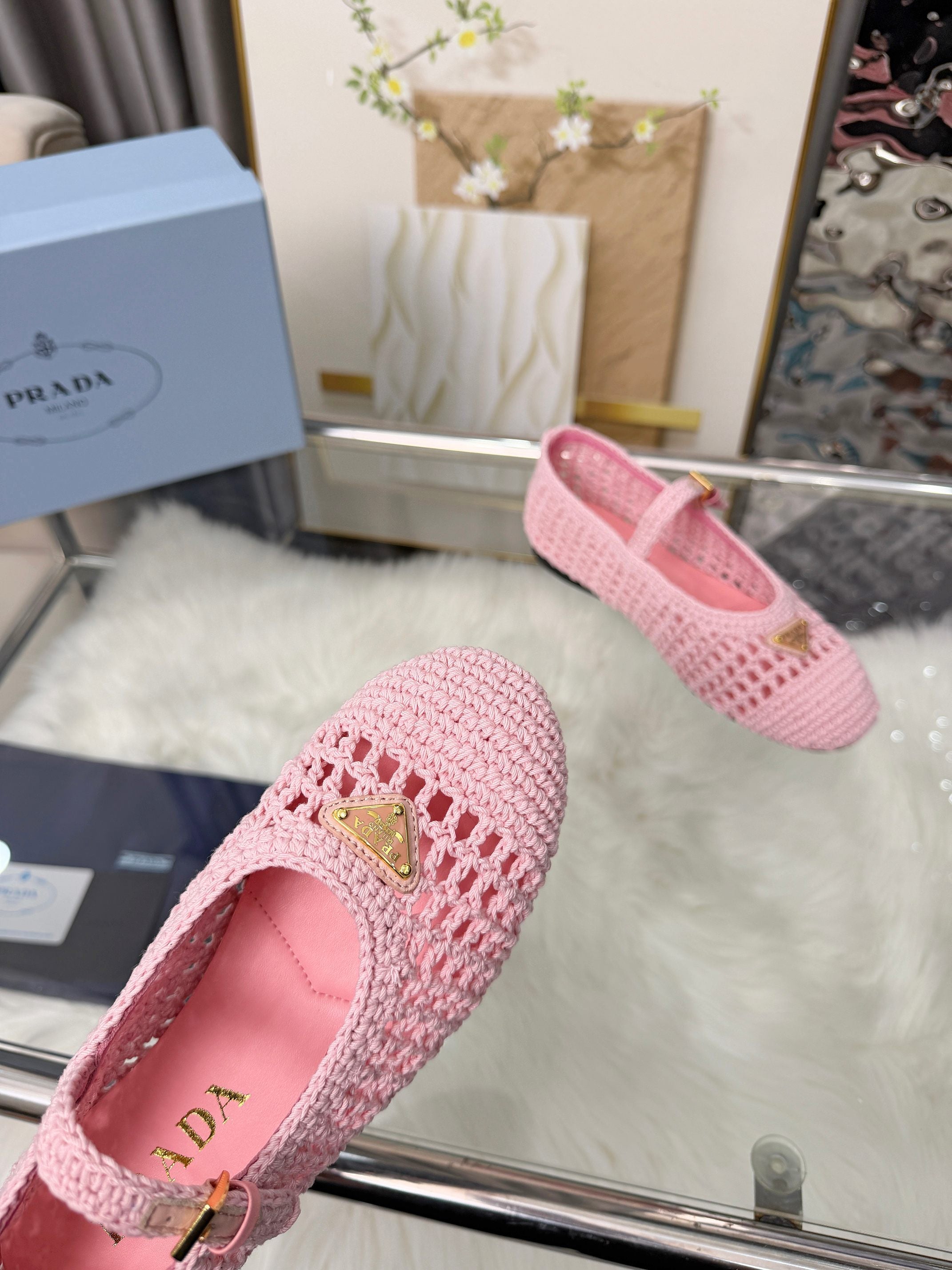 PRADA 26S MARY JANE FLATS IN PINK WOVEN RAFFIA WITH TRIANGLE LOGO