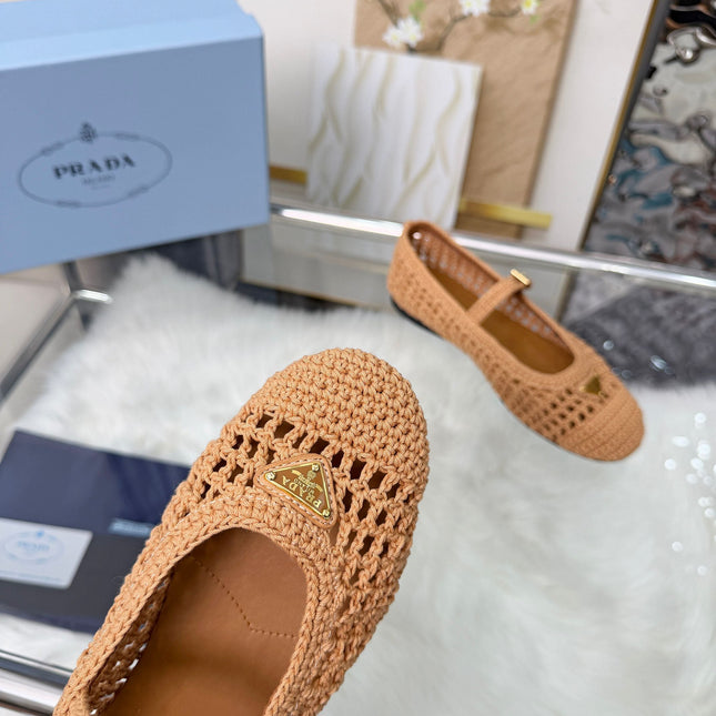 PRADA 26S MARY JANE FLATS IN BROWN WOVEN RAFFIA WITH TRIANGLE LOGO